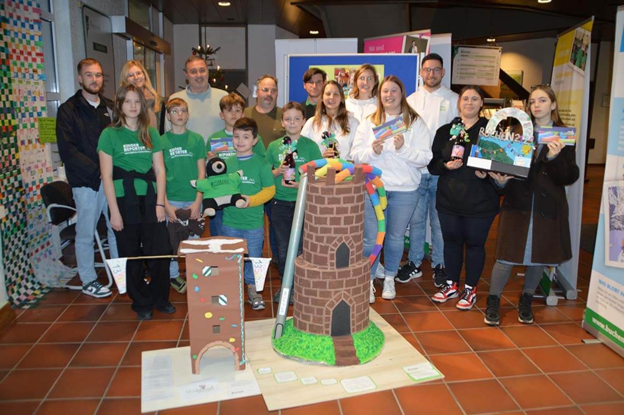 Im Beisein der Kinderreporter wurden den Teilnehmern (Sportkindergarten „Wirbelwind“, Grundschule Hainstadt und Helene-Weber-Schule)  jeweils für ihre kreative Werke gedankt und eine kleine Anerkennung überreicht.